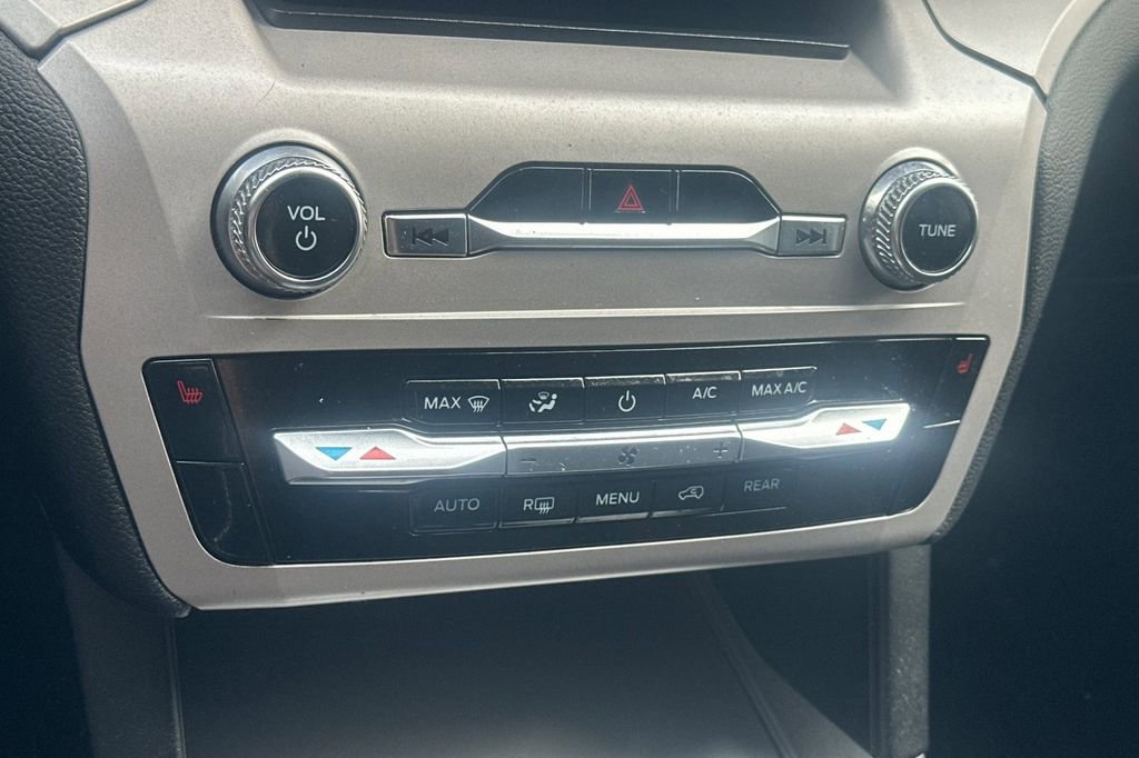 Certified 2023 Ford Explorer XLT image 24