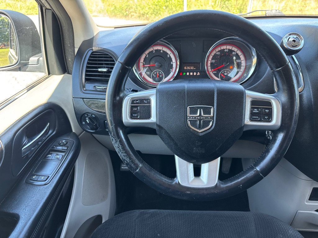 Used 2016 Dodge Grand Caravan American Value Package w/ UConnect Hands-Free Group FWD image 14