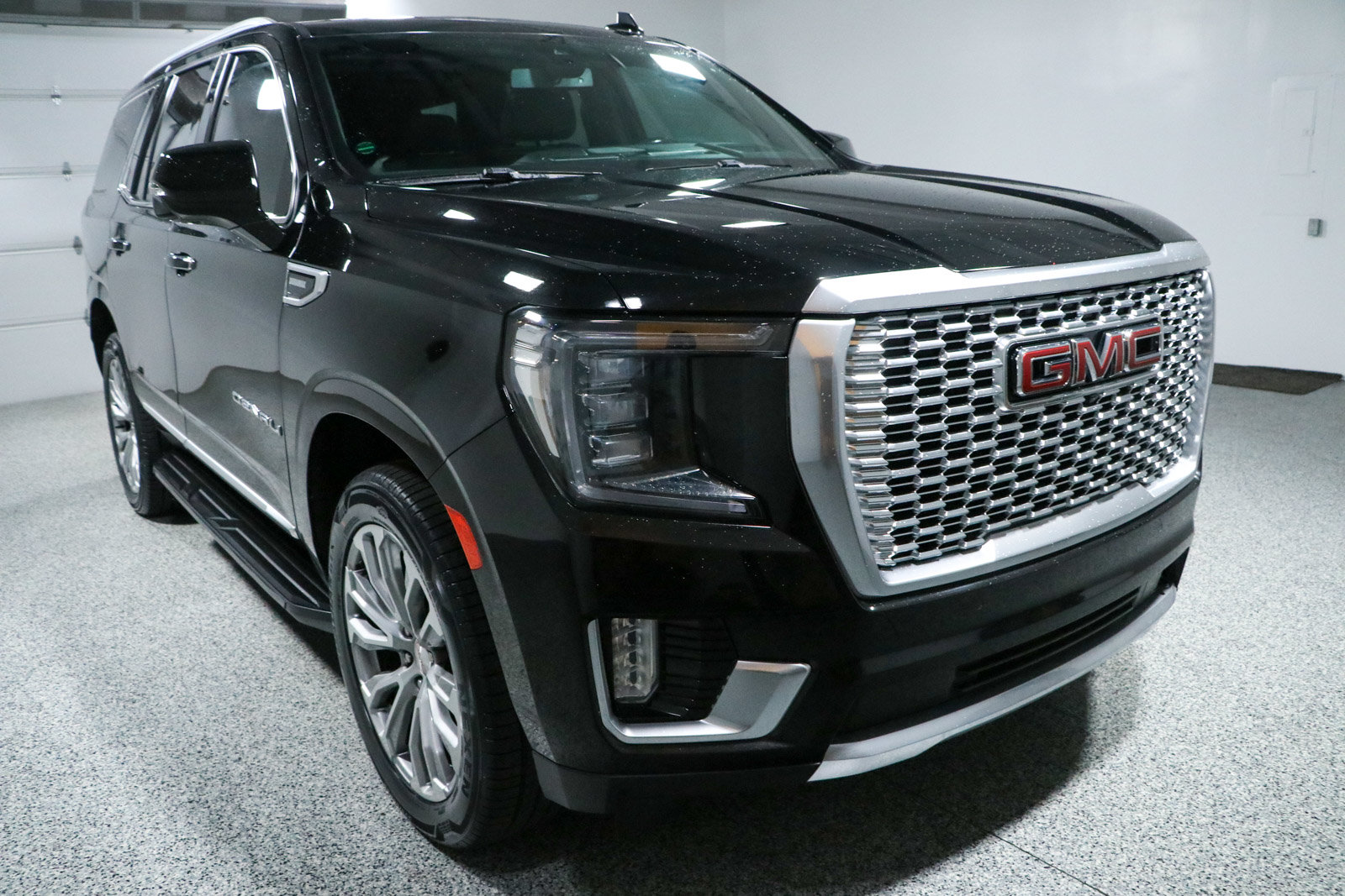 Used 2021 GMC Yukon Denali AWD/4WD image 5