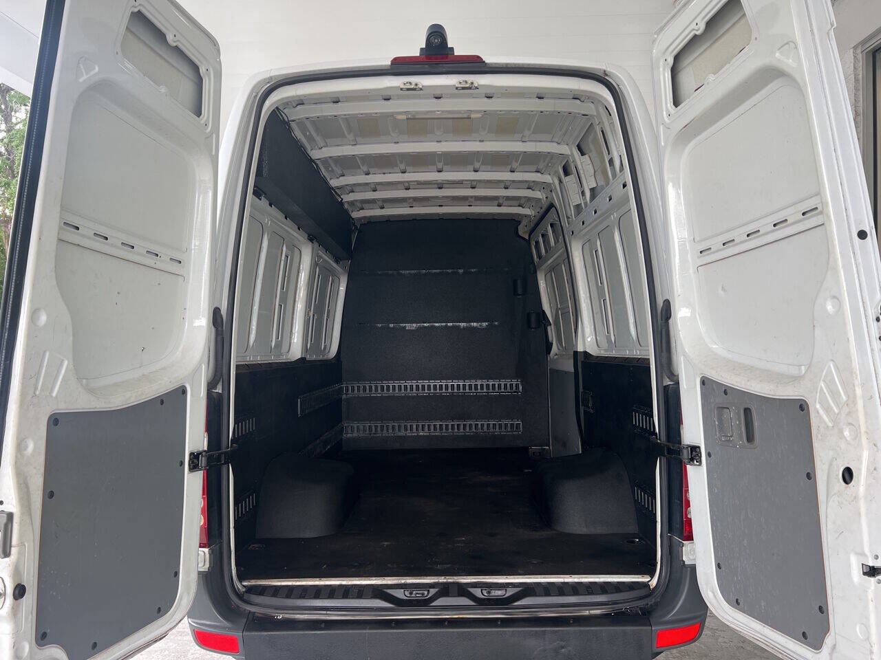 Used 2010 Mercedes-Benz Sprinter 3500 image 11