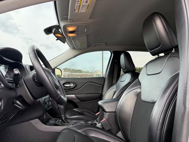 Used 2019 Jeep Cherokee Latitude Plus image 24