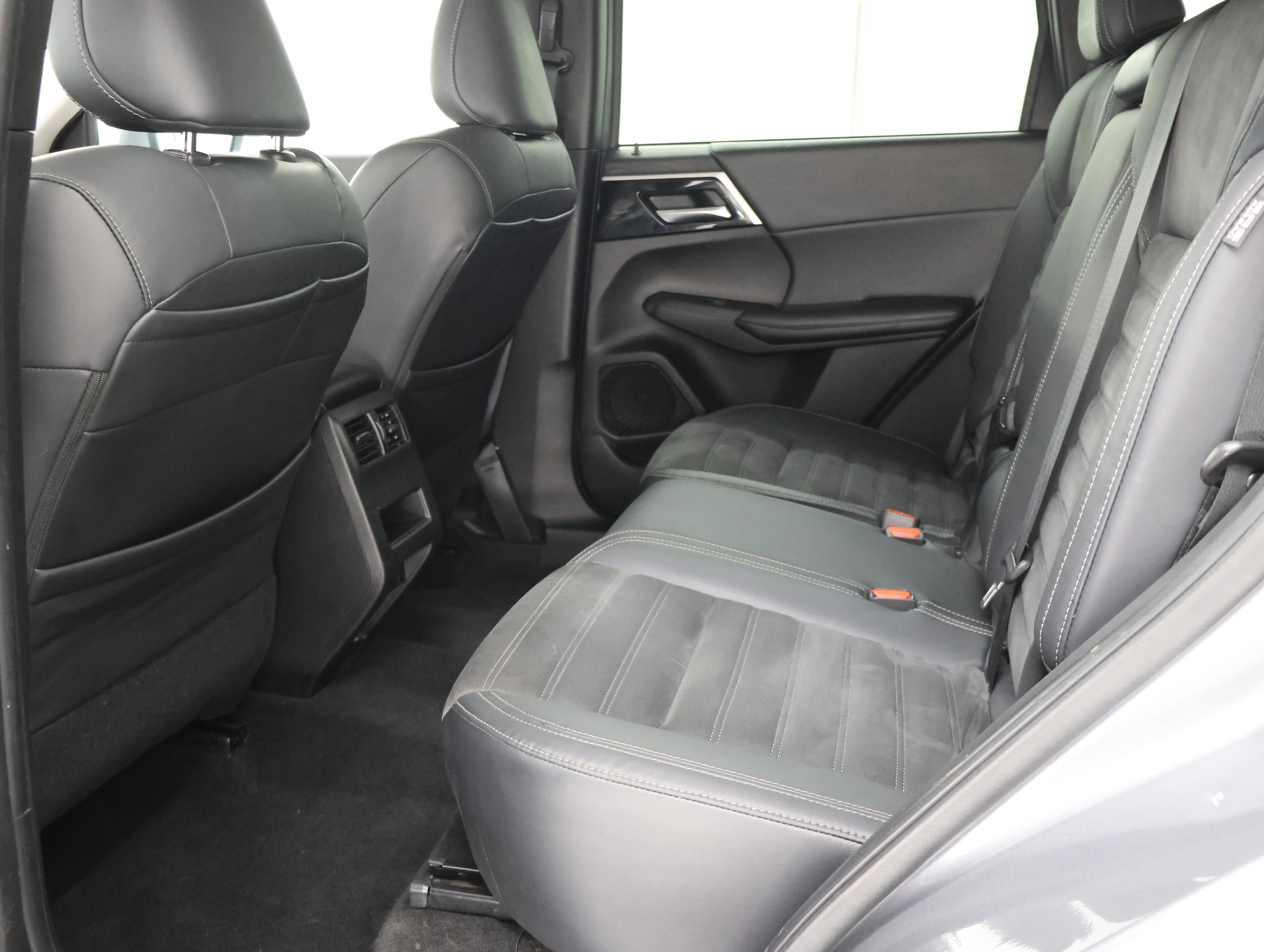 Used 2022 Mitsubishi Outlander SE AWD/4WD image 9
