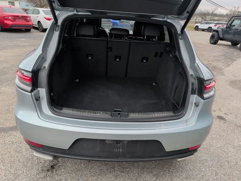 Used 2021 Porsche Macan w/ Premium Package image 34