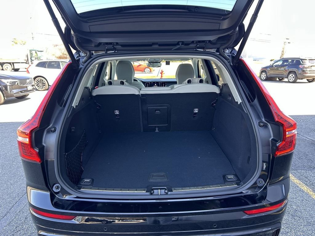 Certified 2025 Volvo XC60 T8 Plus w/ Climate Package image 17