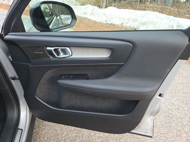 Used 2023 Volvo XC40 B5 Plus w/ Driver Assist Package image 10