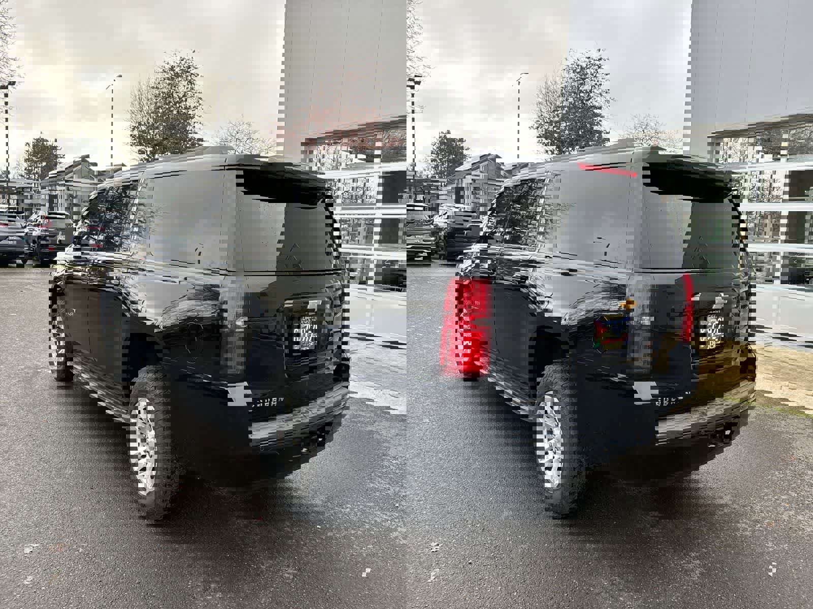 Used 2019 Chevrolet Suburban LT image 3