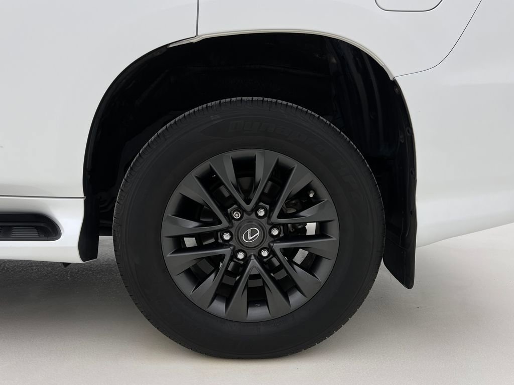 Used 2020 Lexus GX 460 Premium w/ Premium Package image 28