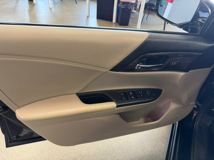 Used 2017 Honda Accord EX-L image 22