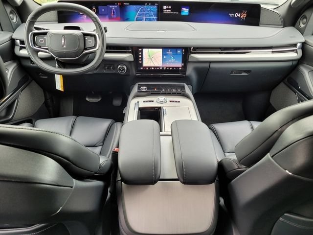 New 2026 Lincoln Navigator L Reserve w/ Jet Appearance Package AWD/4WD image 12