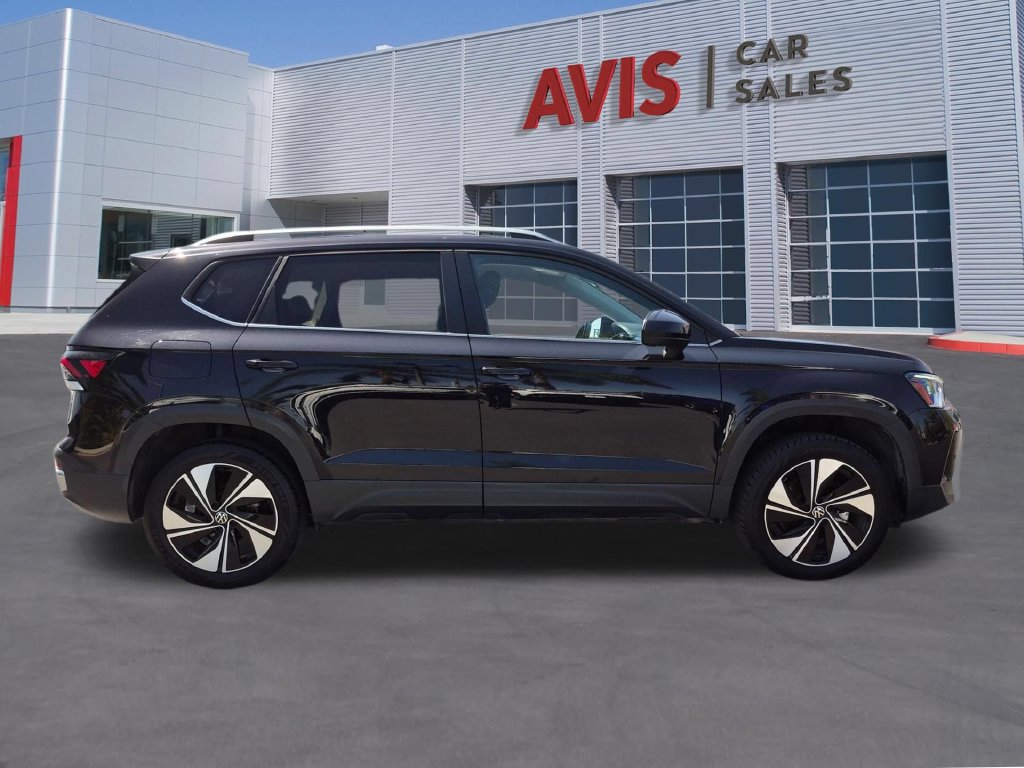 Used 2025 Volkswagen Taos SE AWD/4WD image 5