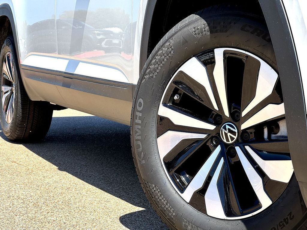 New 2026 Volkswagen Atlas SE FWD image 2