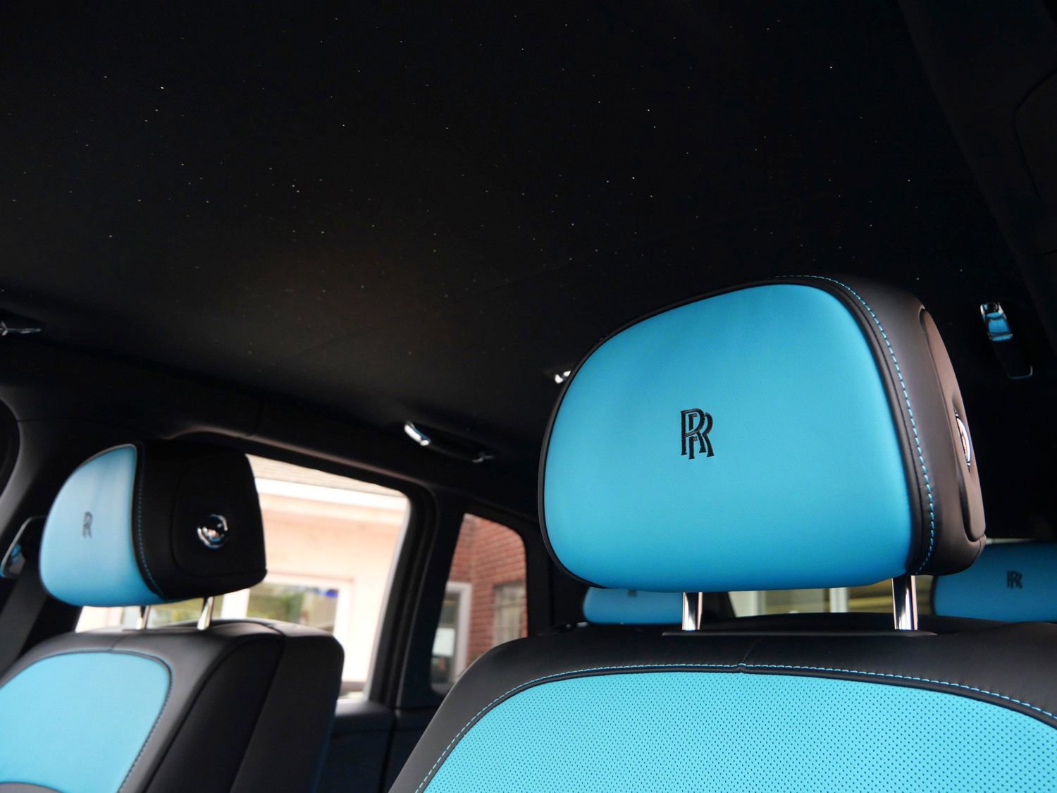 New 2026 Rolls-Royce Cullinan Black Badge image 9