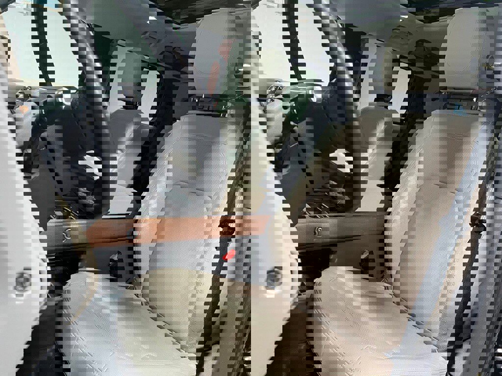 Used 2024 Land Rover Defender 110 S image 22