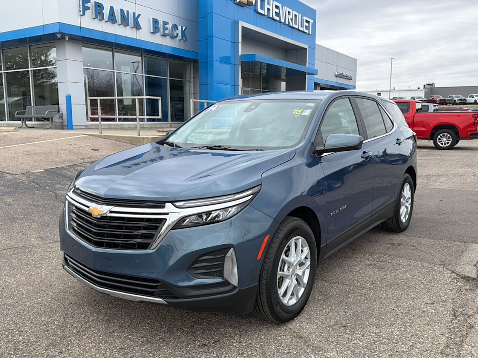 Used 2024 Chevrolet Equinox LT w/ LPO, Floor Liner Package FWD image 1