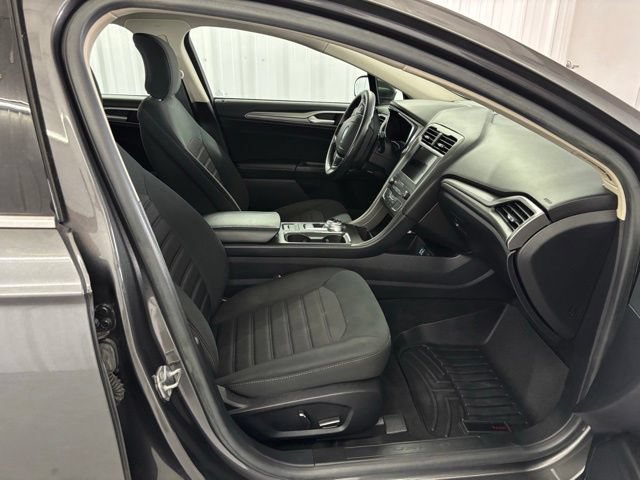 Used 2019 Ford Fusion SE FWD image 27