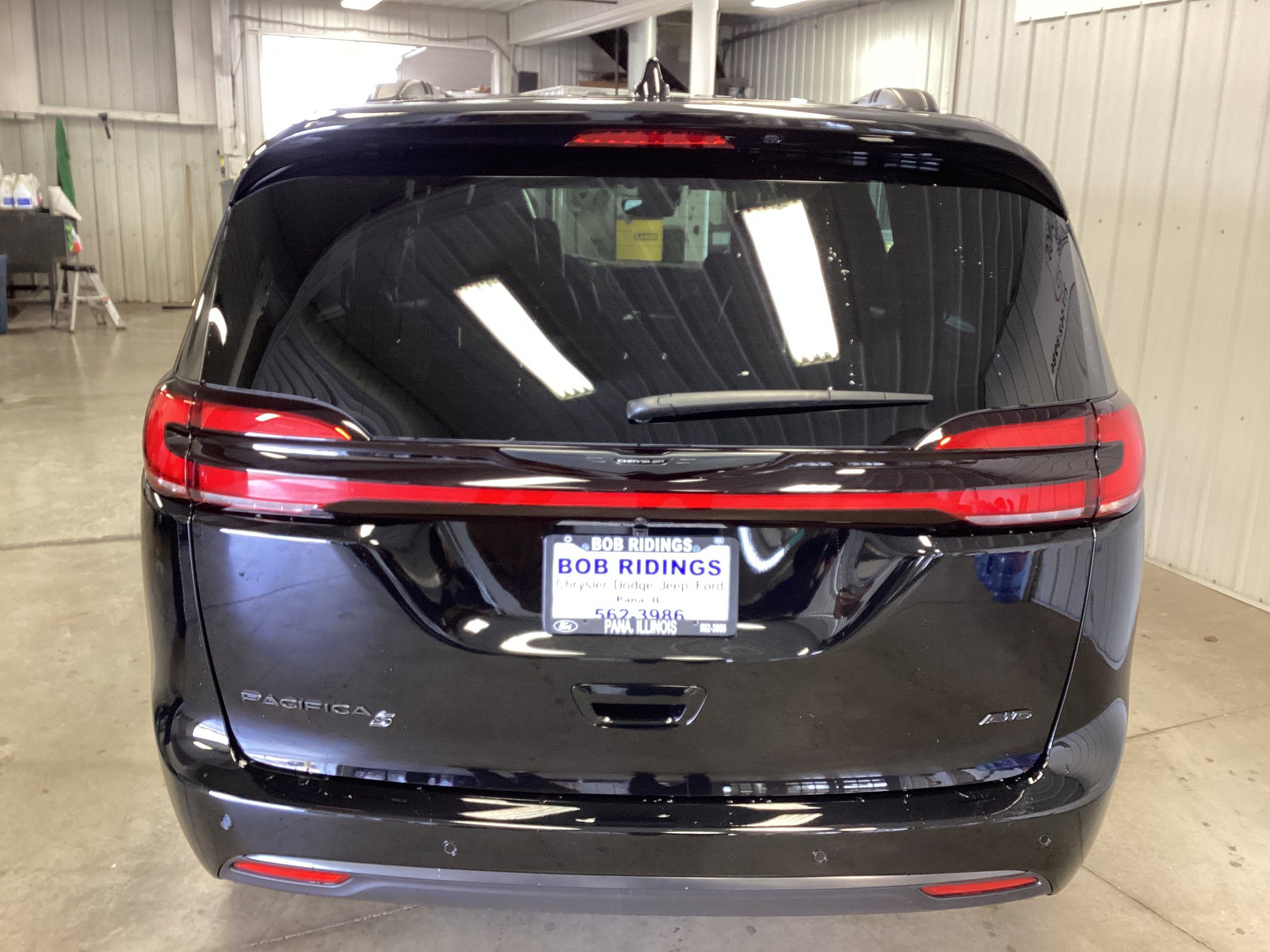 New 2026 Chrysler Pacifica Select w/ S Appearance Package AWD/4WD image 4