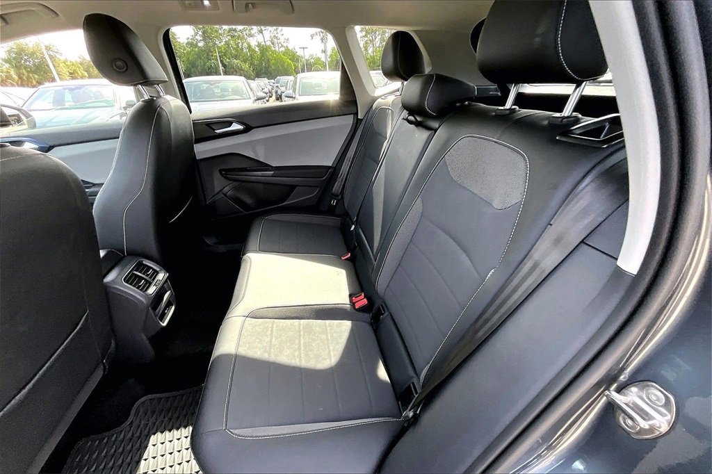 Certified 2022 Volkswagen Taos SE w/ Panoramic Sunroof Package image 17