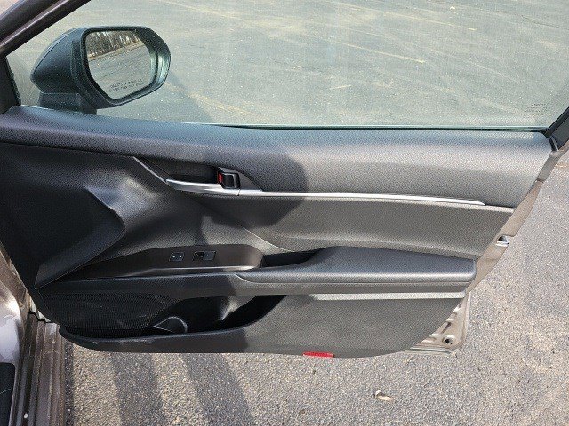 Used 2023 Toyota Camry SE image 15