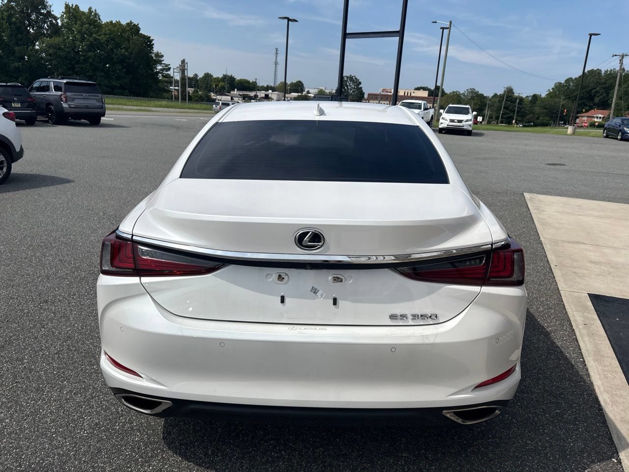 Used 2025 Lexus ES 350 w/ Premium Package FWD image 8
