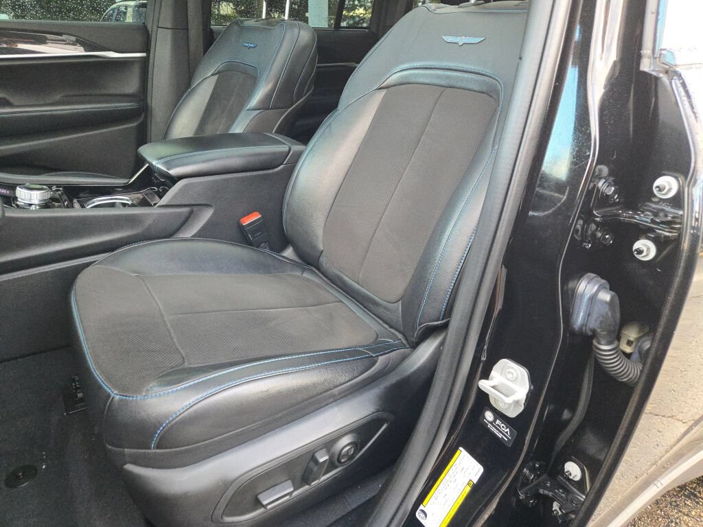 Used 2023 Jeep Grand Cherokee Trailhawk w/ Luxury Tech Group III AWD/4WD image 29