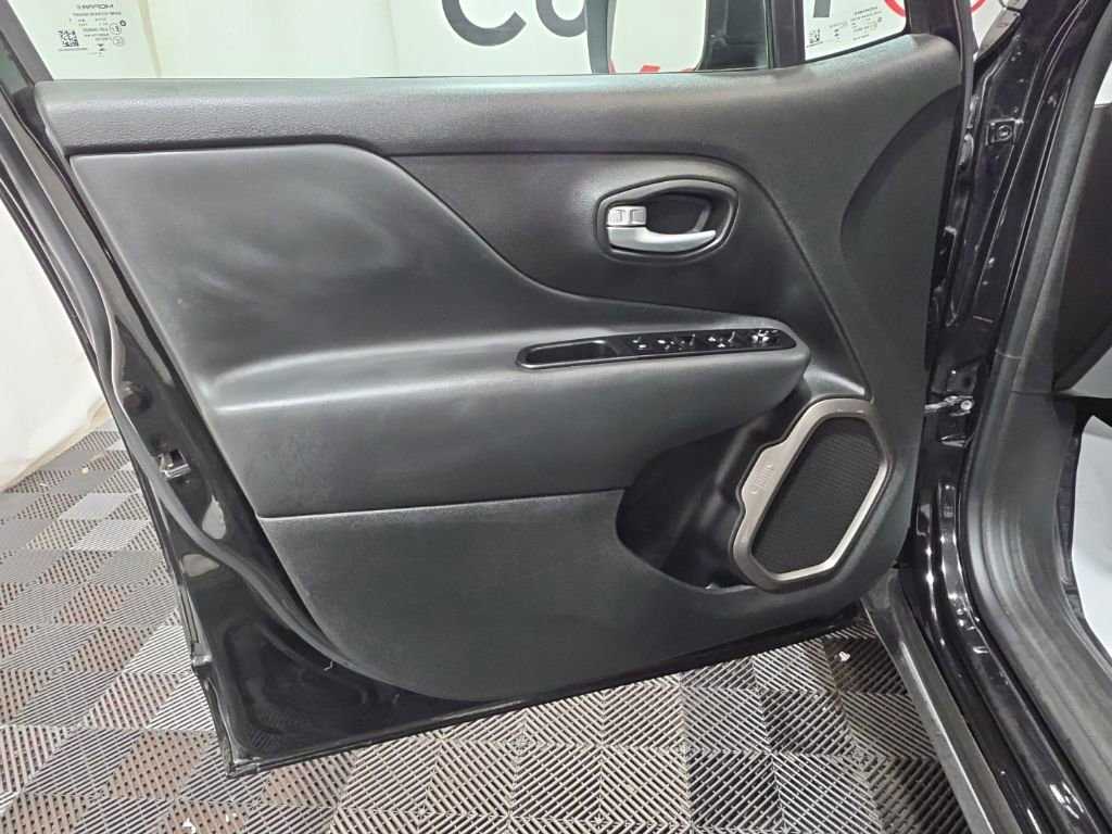 Used 2023 Jeep Renegade Latitude image 22