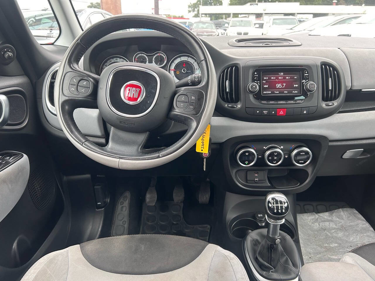 Used 2014 FIAT 500L Easy image 10