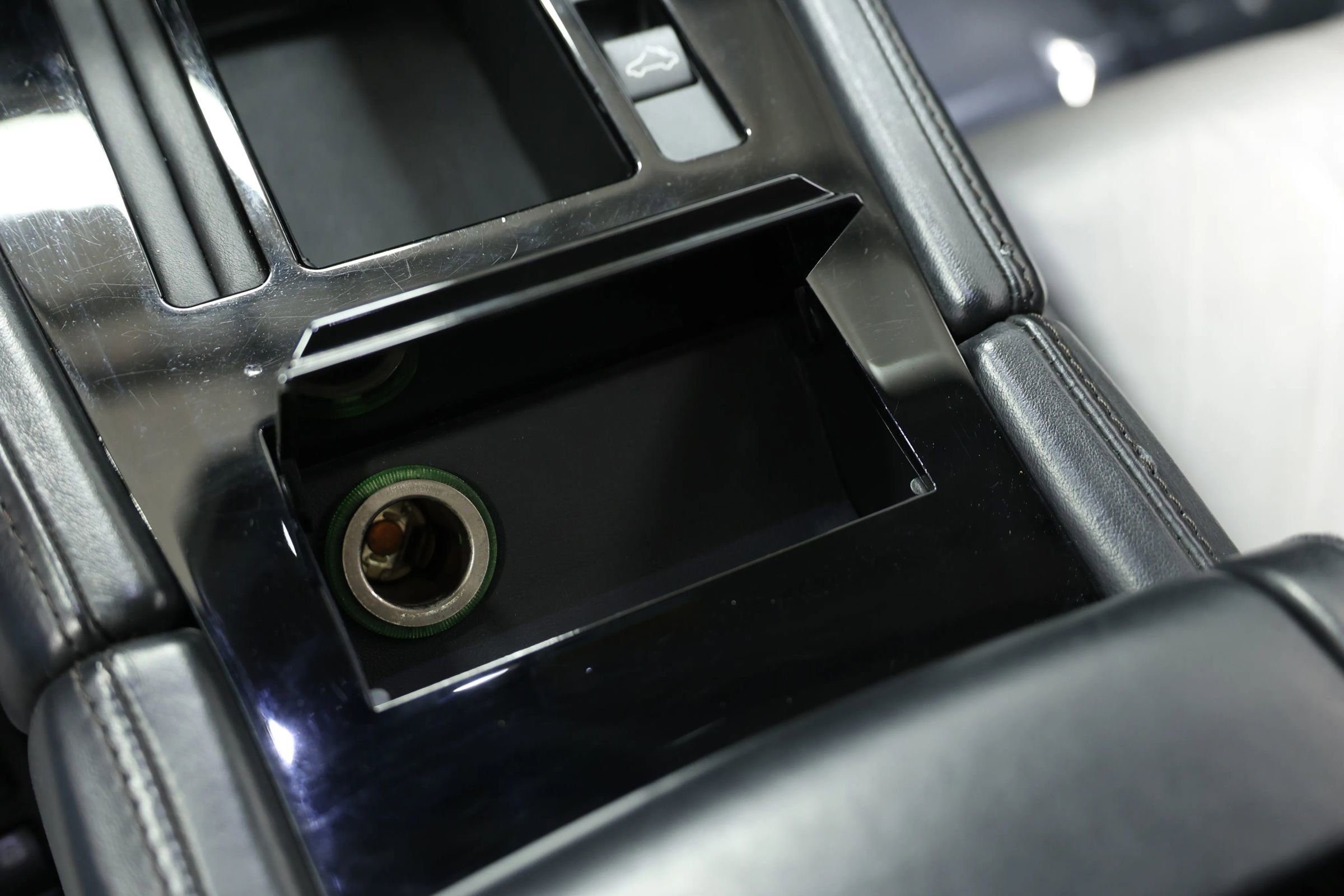 Used 2016 Aston Martin V8 Vantage S image 27