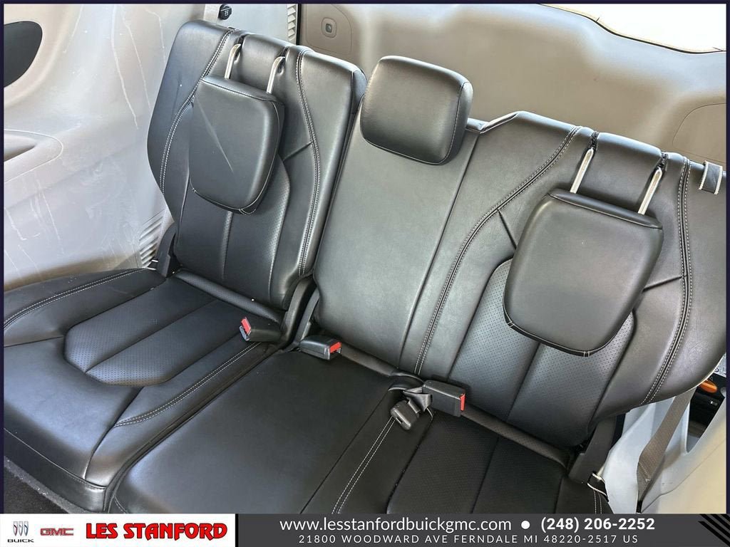 Used 2023 Chrysler Pacifica Touring-L FWD image 14