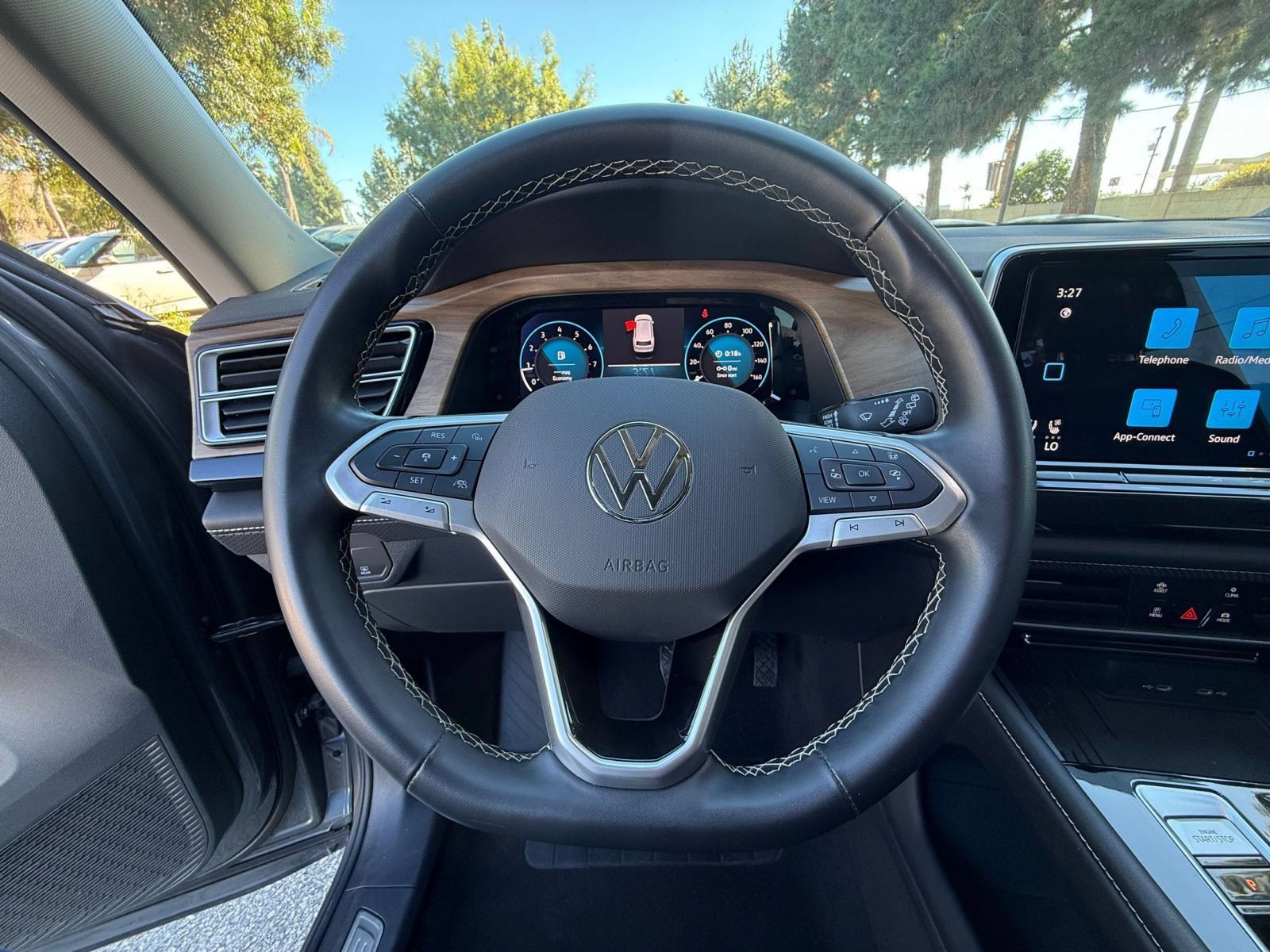 Used 2025 Volkswagen Atlas SE AWD/4WD image 27
