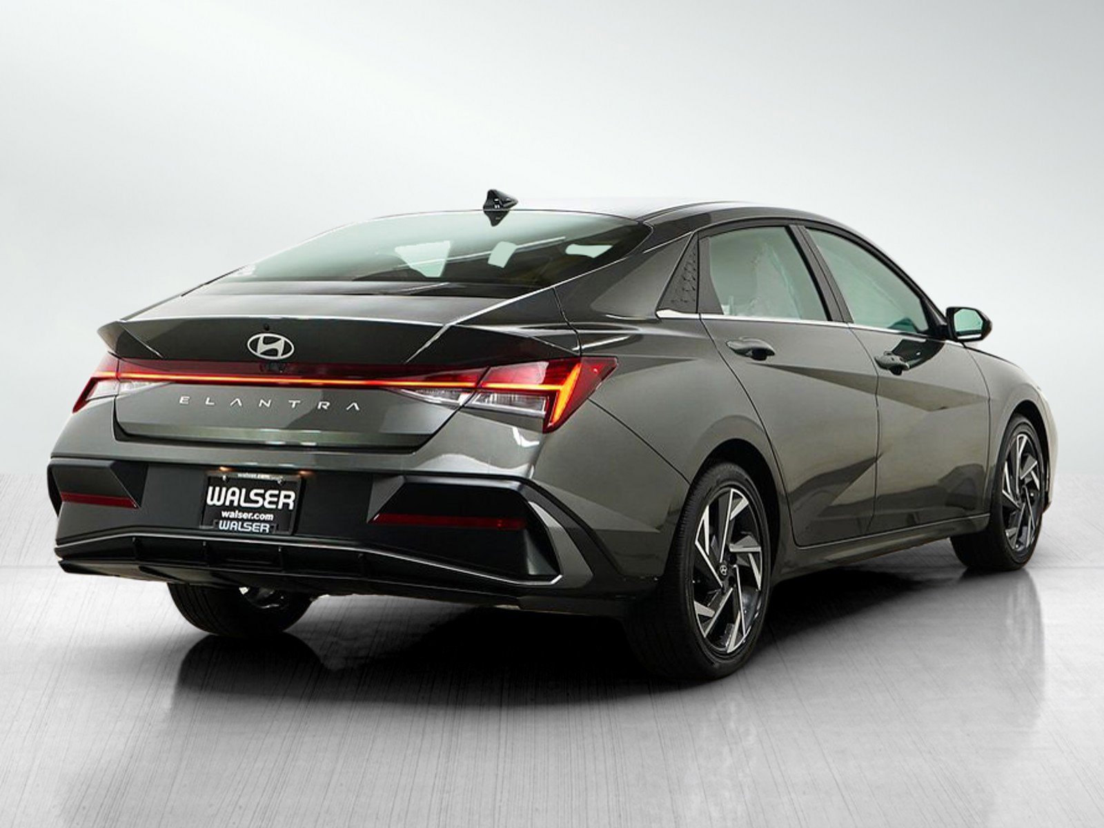 Used 2025 Hyundai Elantra SEL FWD image 5