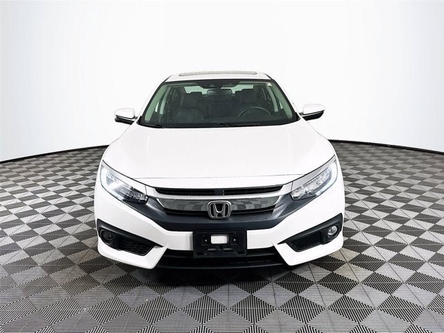 Used 2018 Honda Civic Touring image 2