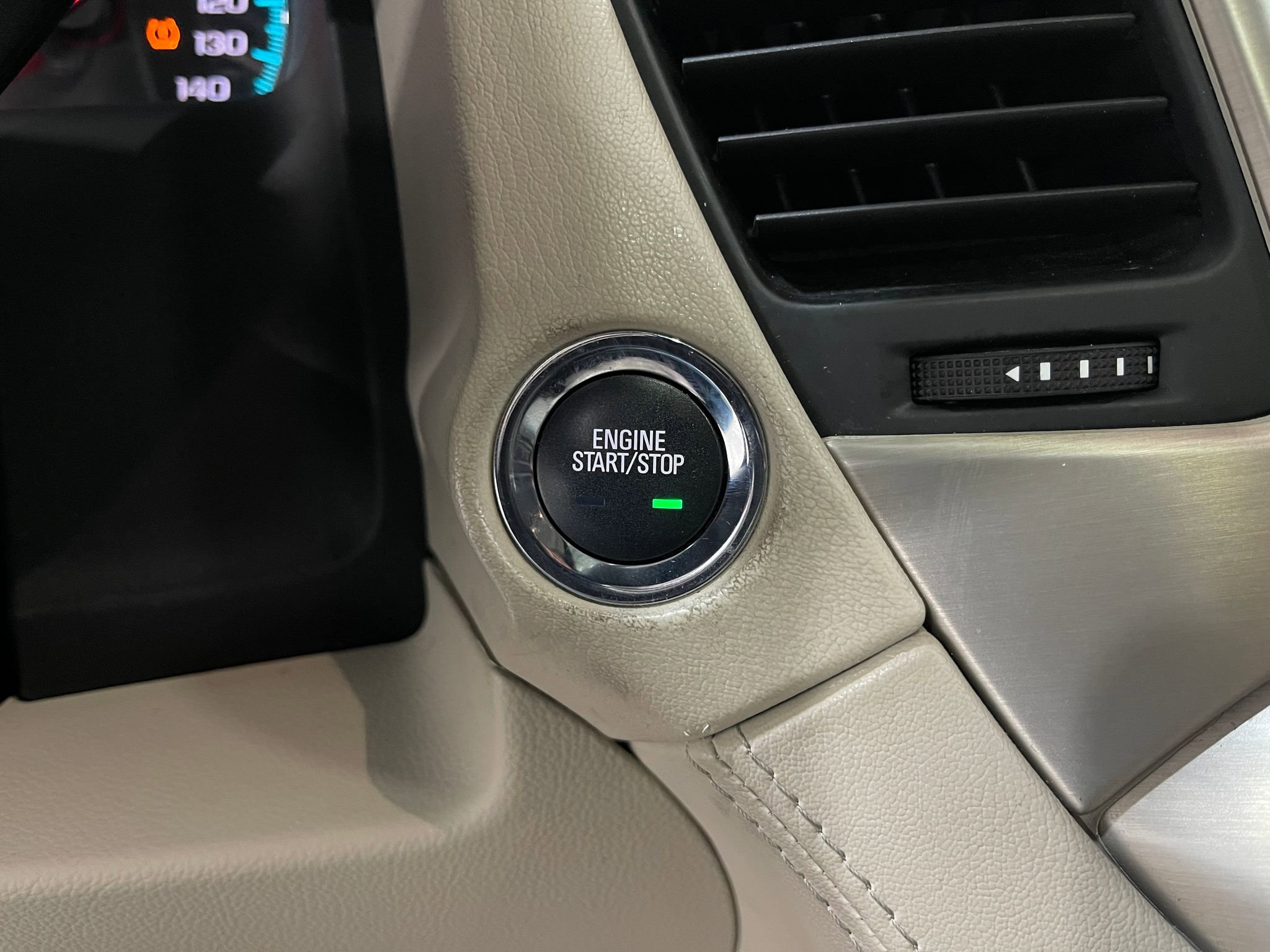 Used 2018 GMC Yukon Denali image 21