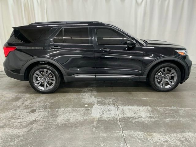 Used 2024 Ford Explorer XLT w/ Equipment Group 202A RWD image 2