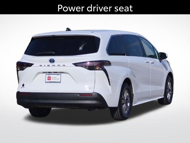 Certified 2025 Toyota Sienna LE FWD image 7