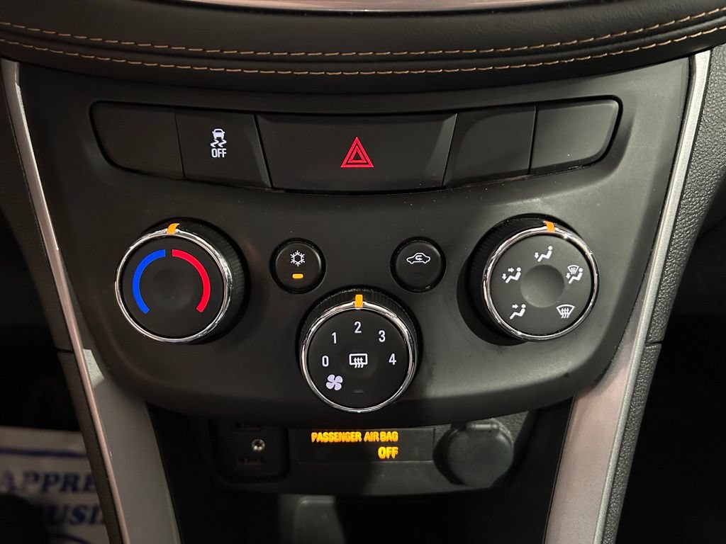 Used 2022 Chevrolet Trax LT w/ LT Convenience Package AWD/4WD image 29