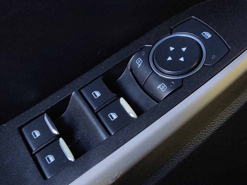 Used 2021 Ford Explorer XLT image 27