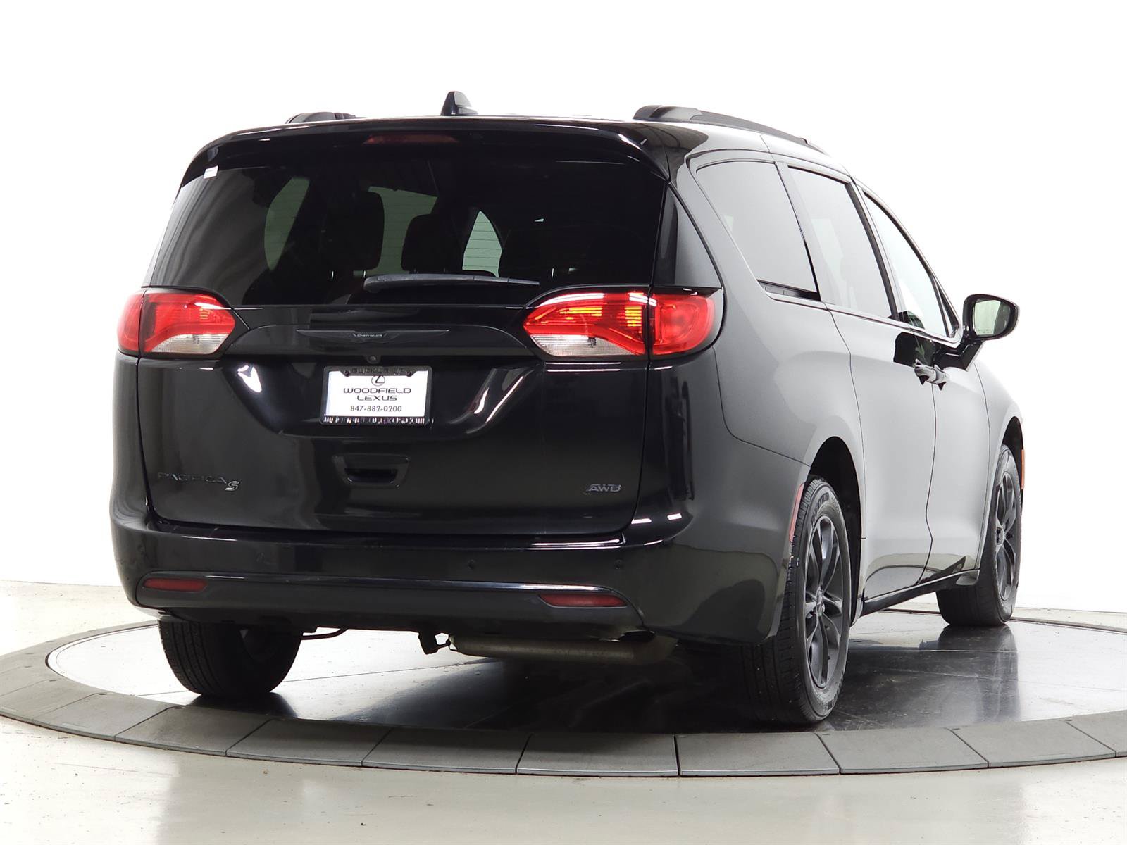 Used 2020 Chrysler Pacifica Touring-L w/ Premium Audio Group AWD/4WD image 10