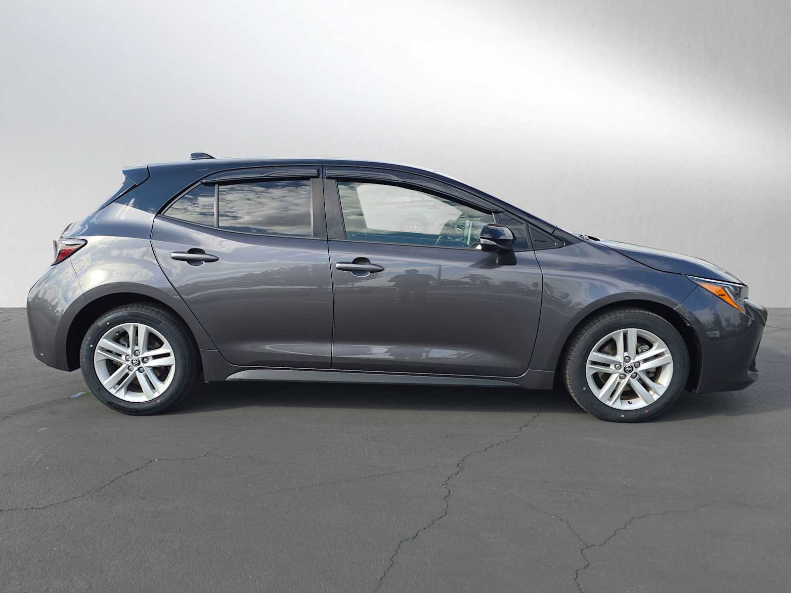 Used 2022 Toyota Corolla SE image 2