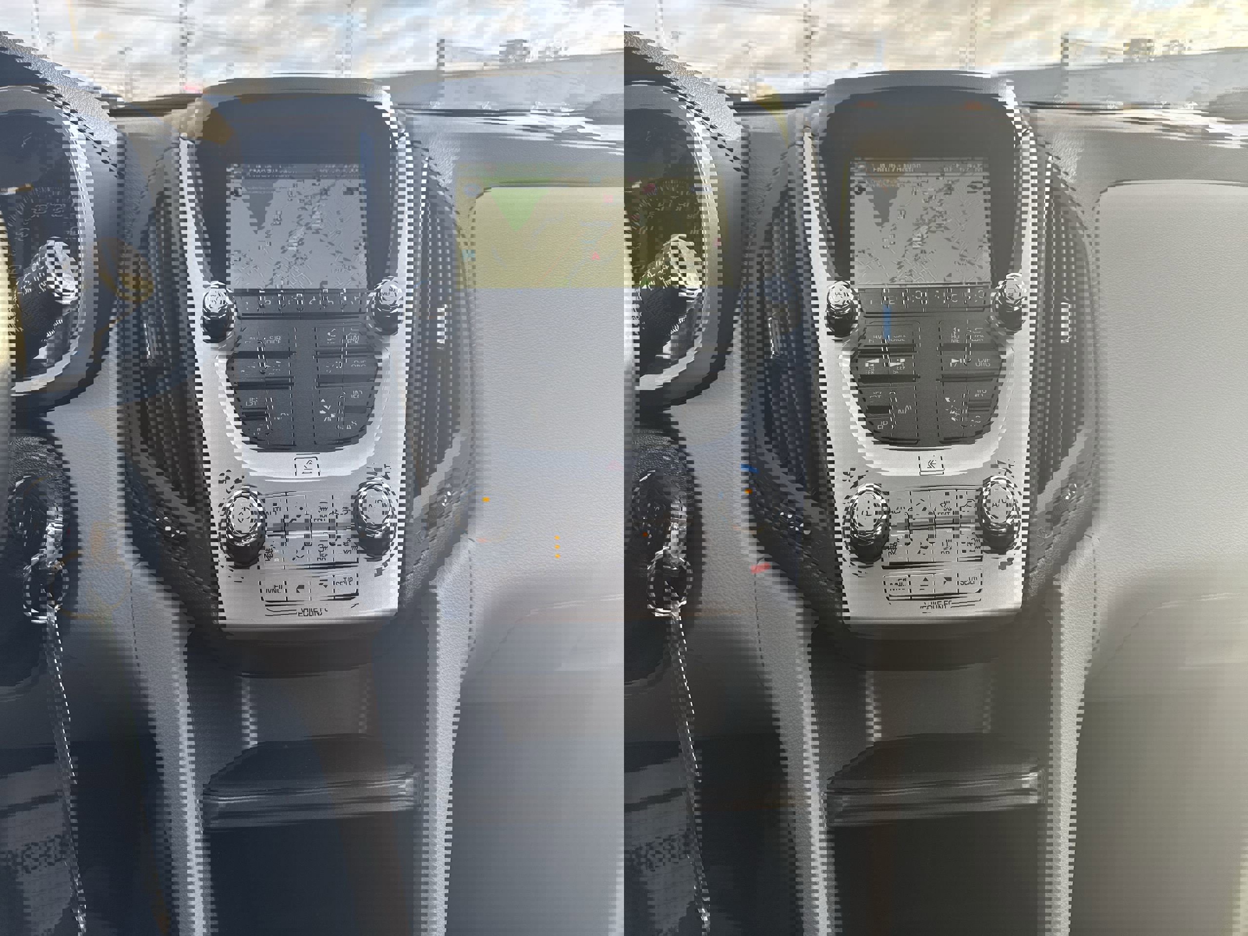 Used 2017 Chevrolet Equinox Premier w/ Enhanced Convenience Package image 18