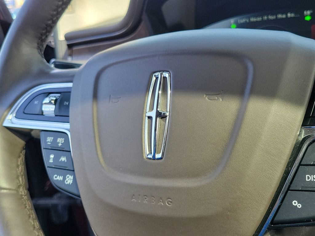 Certified 2022 Lincoln Nautilus Reserve image 30