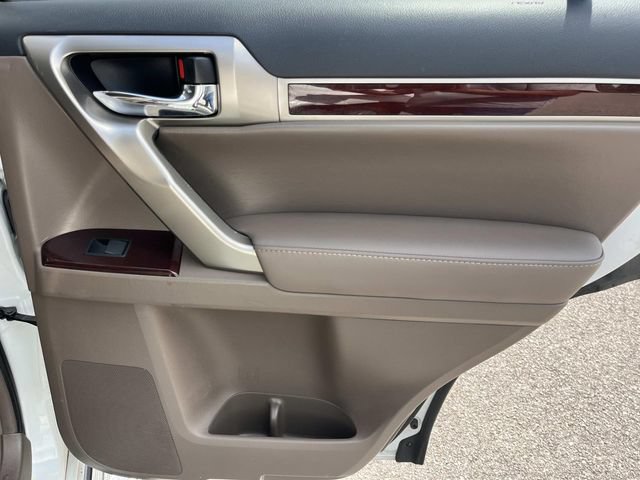 Used 2017 Lexus GX 460 AWD/4WD image 24