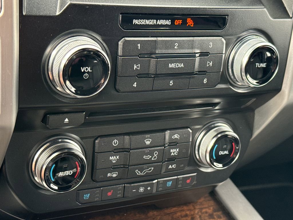 Used 2016 Ford F150 Platinum w/ Equipment Group 701A Luxury image 23