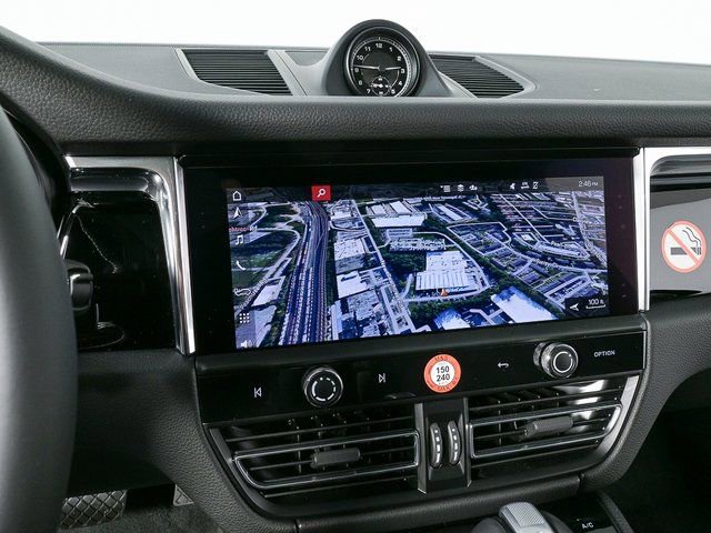 Certified 2025 Porsche Macan AWD image 14