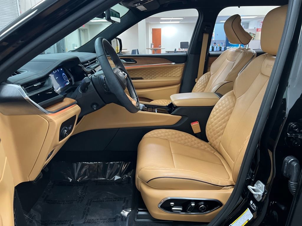 Used 2025 Jeep Grand Cherokee L Summit image 11