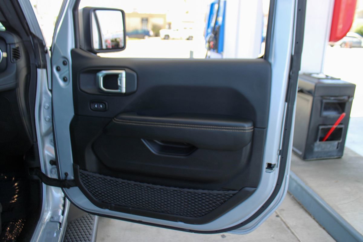 Used 2024 Jeep Wrangler Unlimited Sahara w/ Technology Group AWD/4WD image 36