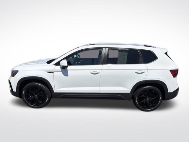Used 2023 Volkswagen Taos SE w/ Black Wheel Package FWD image 3