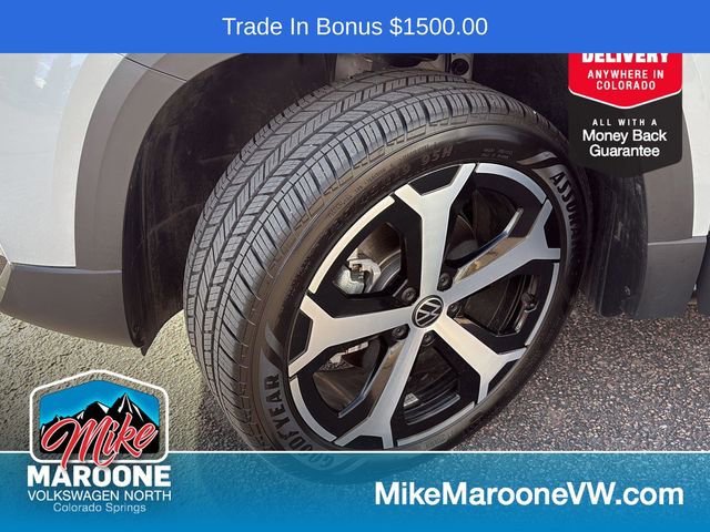 Certified 2025 Volkswagen Taos SEL image 13