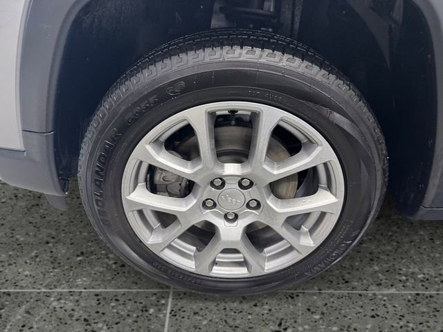 Used 2023 Jeep Compass Latitude image 24