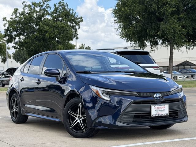 Used 2025 Toyota Corolla LE FWD image 2