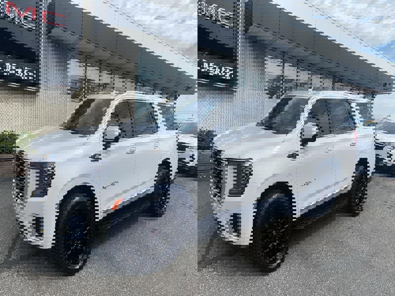 Certified 2022 GMC Yukon SLT w/ Max Trailering Package AWD/4WD image 4